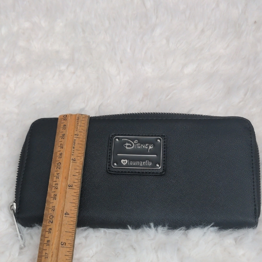 Loungefly Minnie Mouse Clutch Wallet - Picture 12 of 14